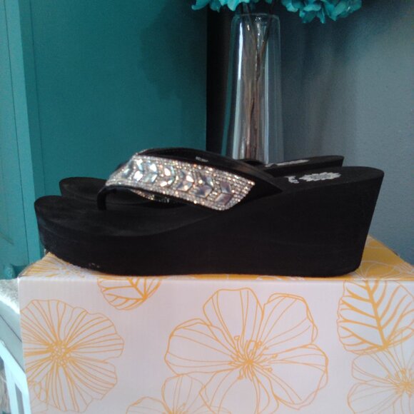 Rhinestone Bling Flip Flops - Picture 4 of 5